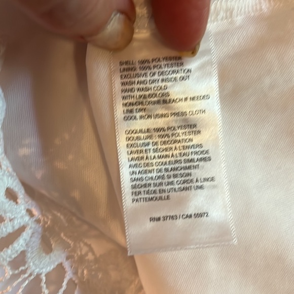 Ladies lined crisp white lace top. - Picture 7 of 10
